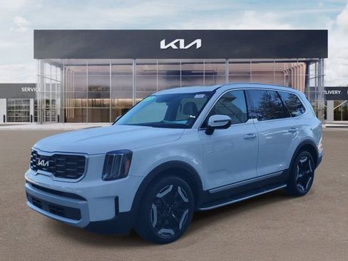 Certified 2025 Kia Telluride S FWD image 3