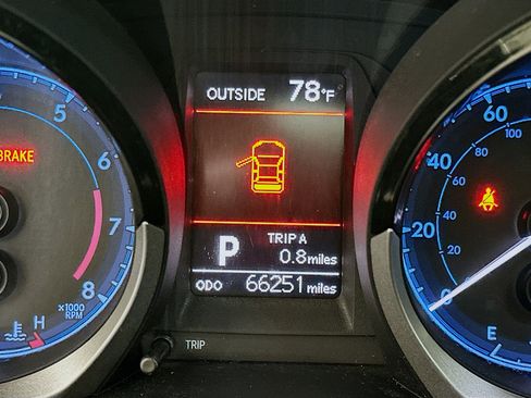 Used 2016 Toyota Corolla S Premium image 18