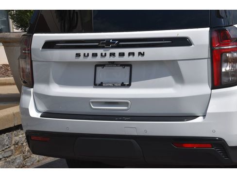 Used 2024 Chevrolet Suburban Z71 w/ Luxury Package AWD/4WD image 28