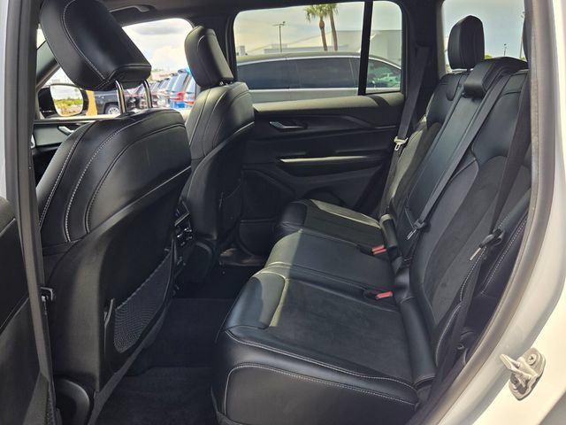 Used 2025 Jeep Grand Cherokee Altitude AWD/4WD image 11