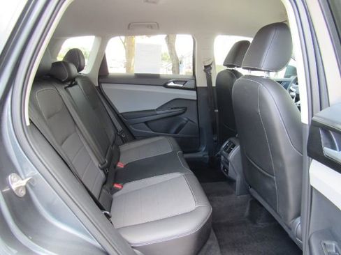 Used 2023 Volkswagen Taos SE image 21