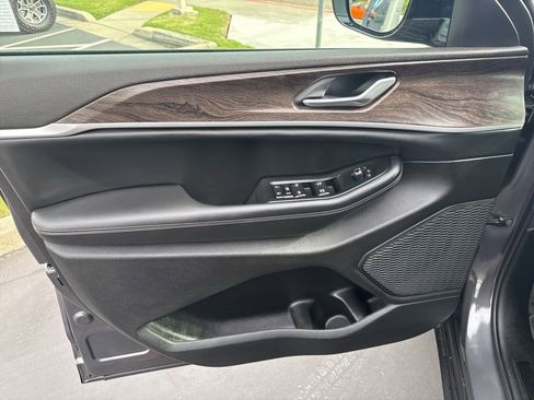 New 2026 Jeep Grand Cherokee Altitude image 21