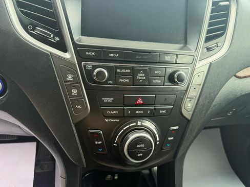 Used 2018 Hyundai Santa Fe Limited image 25