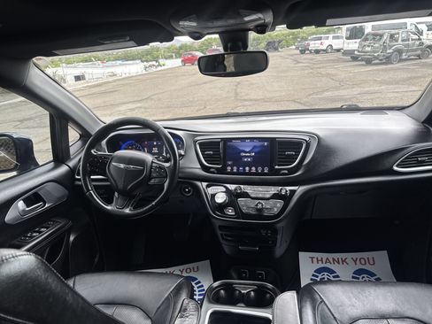 Used 2018 Chrysler Pacifica Touring-L Plus FWD image 13