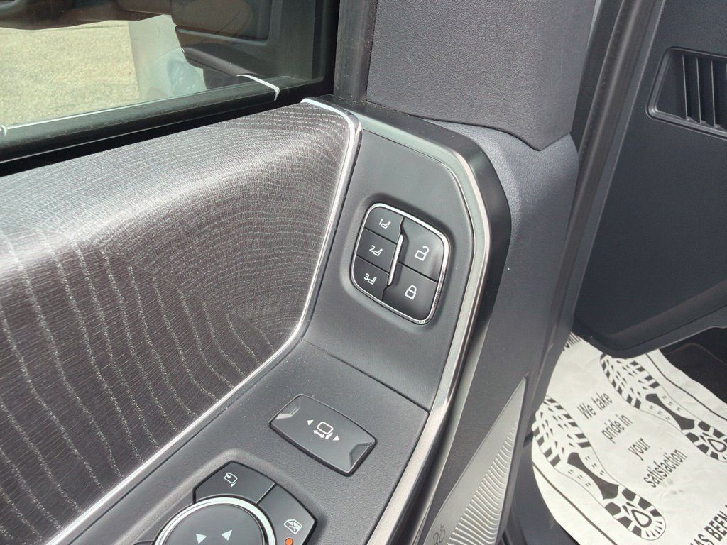 Used 2023 Ford F250 Platinum AWD/4WD image 24