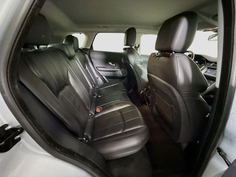Used 2019 Land Rover Range Rover Evoque SE image 27