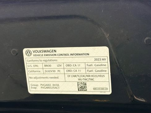 Used 2023 Volkswagen Tiguan SE w/ Panoramic Sunroof Package image 17