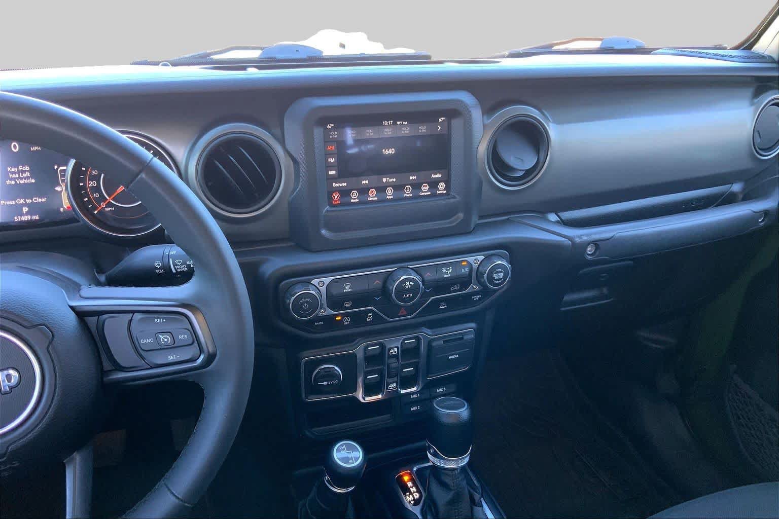 Used 2023 Jeep Gladiator Mojave AWD/4WD image 7