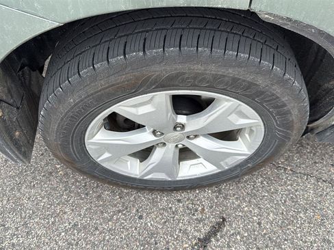 Used 2016 Subaru Forester 2.5i Limited AWD/4WD image 3