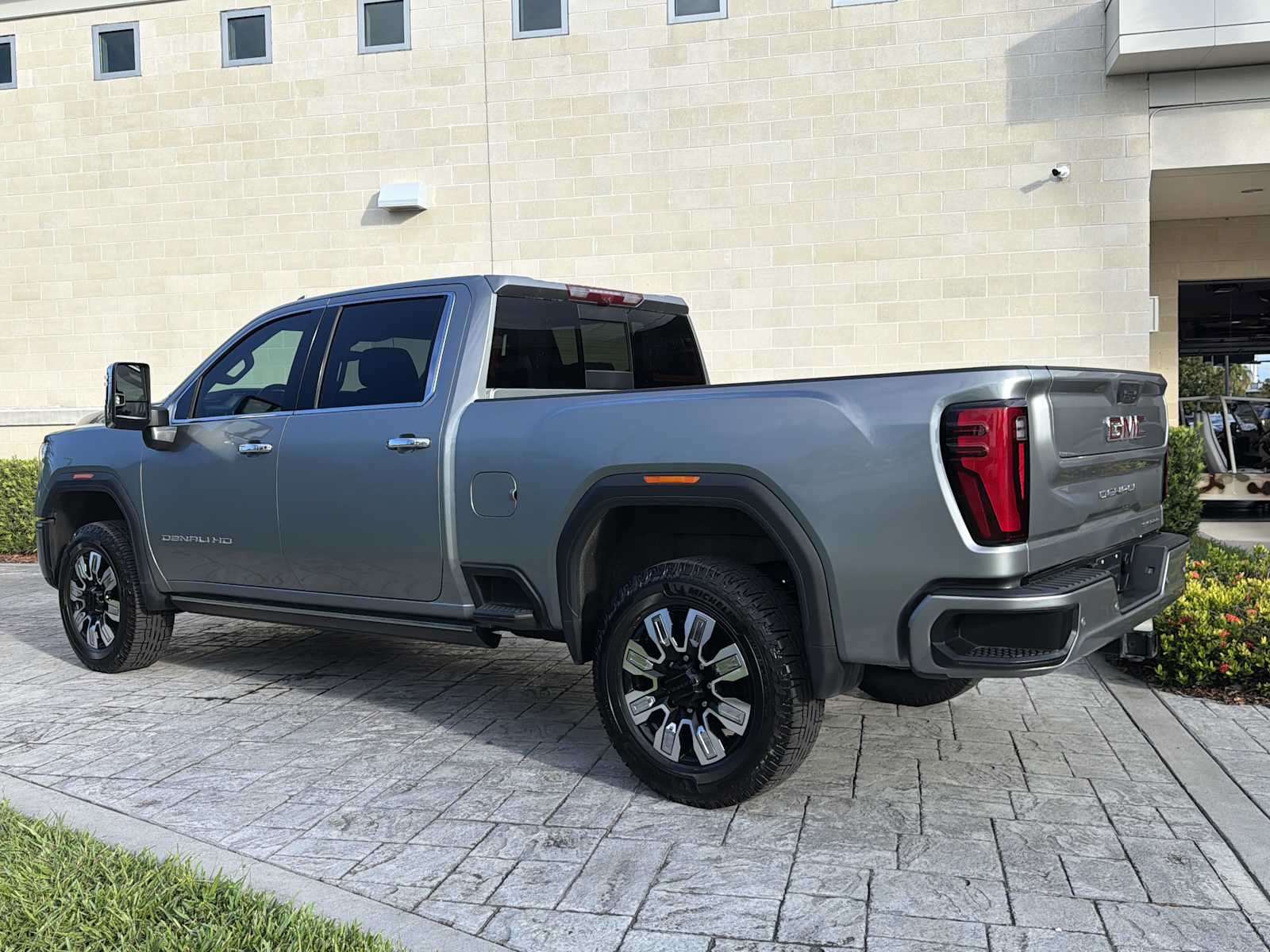Used 2024 GMC Sierra 2500 Denali w/ Denali Reserve Package AWD/4WD image 6