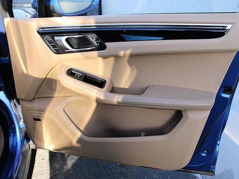 Used 2016 Porsche Macan S AWD/4WD image 19