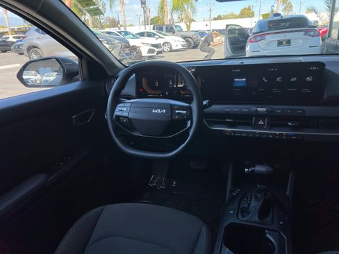 Used 2025 Kia K4 LXS FWD image 18