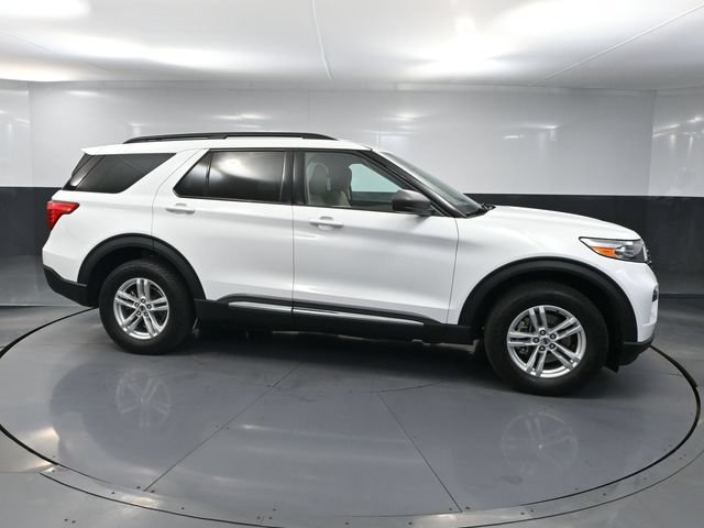 Used 2022 Ford Explorer XLT w/ Class IV Trailer Tow Package AWD/4WD image 3