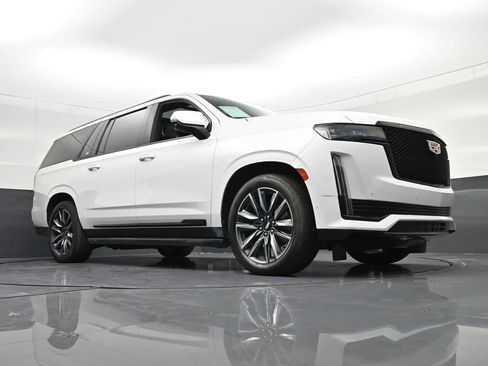 Used 2021 Cadillac Escalade ESV Sport w/ Driver Assist Tech Package RWD image 22