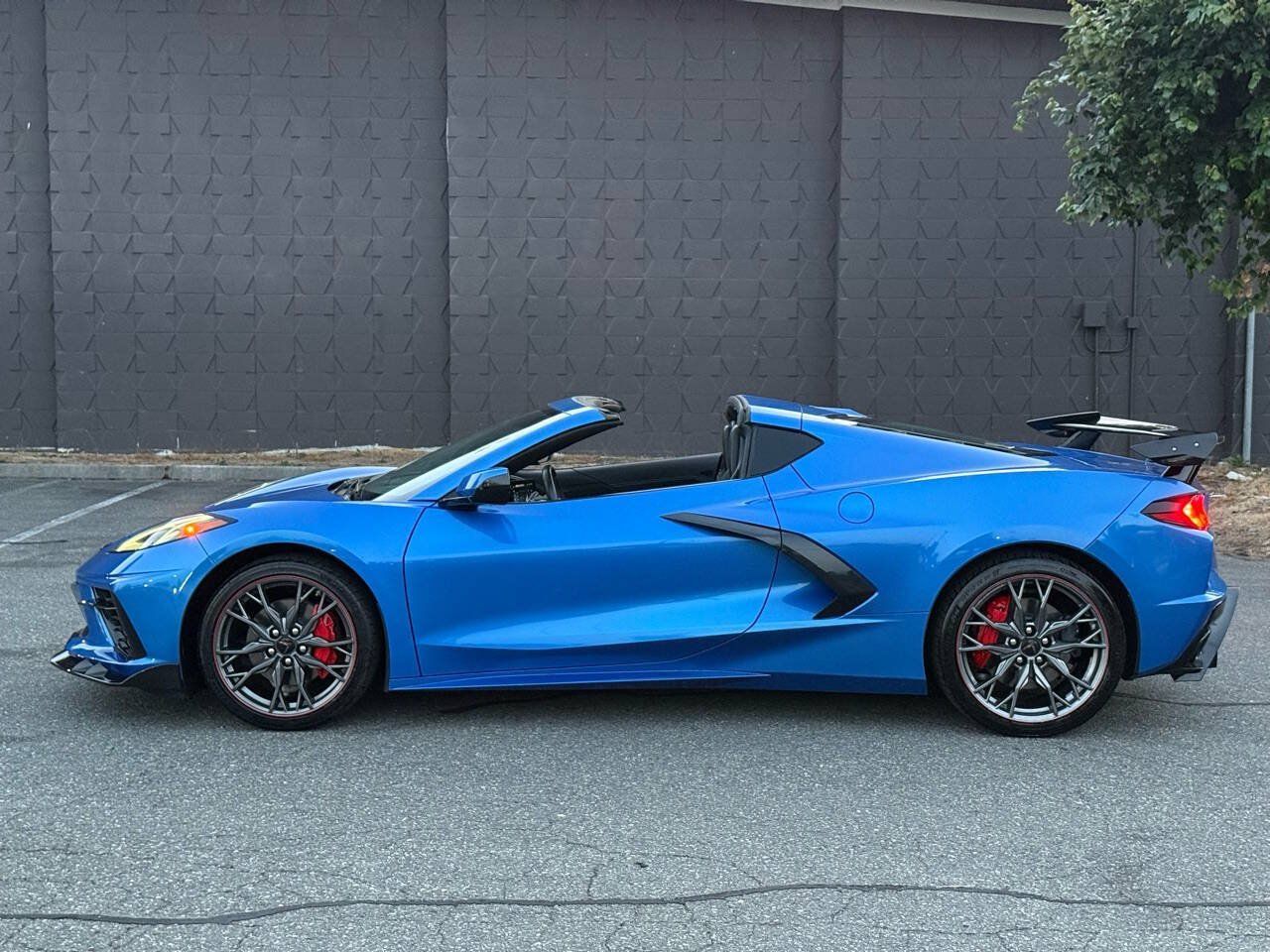 Used 2025 Chevrolet Corvette Stingray Coupe w/ Battery Protection Package RWD image 4