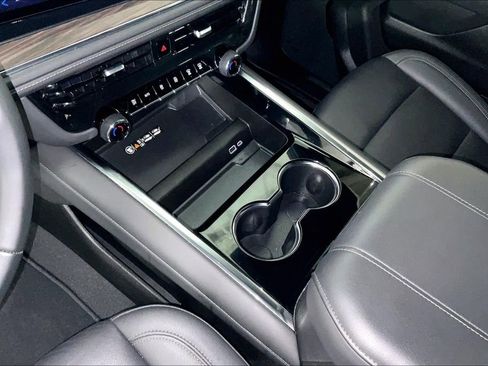 Used 2025 Chevrolet Tahoe Z71 image 19