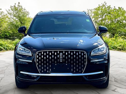 Used 2024 Lincoln Corsair Grand Touring image 3