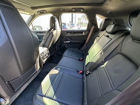 Used 2025 Porsche Cayenne Turbo AWD/4WD image 35