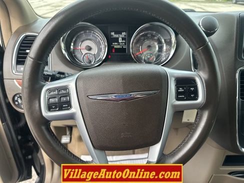 Used 2014 Chrysler Town & Country Touring FWD image 26