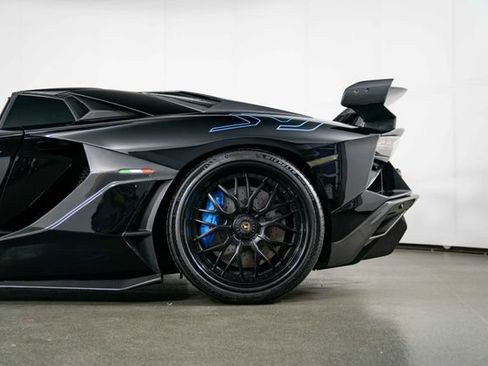 Used 2020 Lamborghini Aventador SVJ AWD/4WD image 13