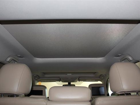 Used 2017 Nissan Pathfinder Platinum w/ Family Entertainment Package image 26