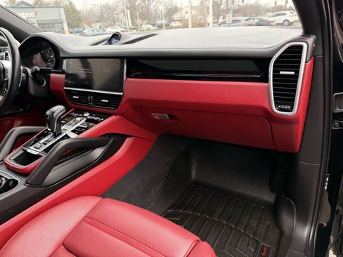 Used 2022 Porsche Cayenne Coupe image 25