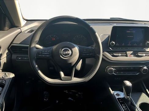 Used 2025 Nissan Altima 2.5 S image 8