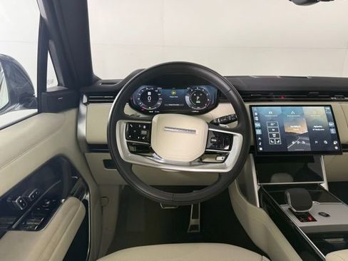 Used 2025 Land Rover Range Rover SE image 25