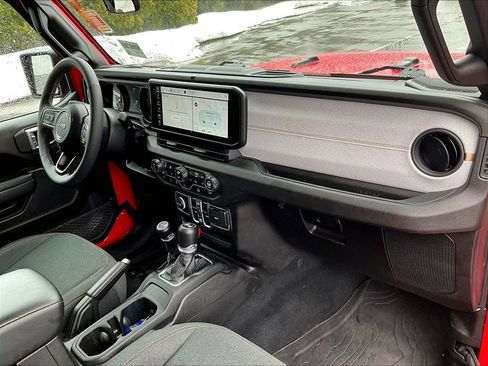Used 2024 Jeep Wrangler Unlimited w/ Convenience Group AWD/4WD image 14