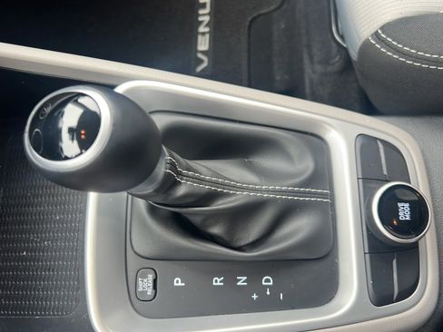 Certified 2025 Hyundai Venue SEL image 17