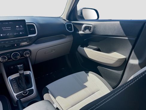 Used 2024 Hyundai Venue SEL FWD image 19