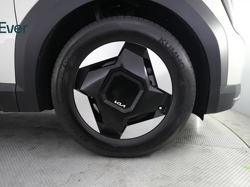 Used 2024 Kia EV9 Light Long Range RWD image 20