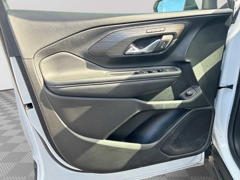 Used 2024 GMC Terrain SLT w/ LPO, Floor Liner Package image 21