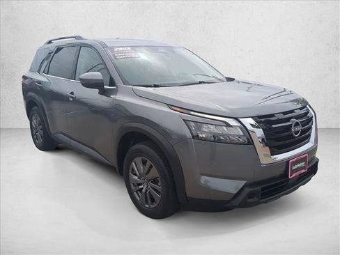 Used 2025 Nissan Pathfinder SV FWD image 3