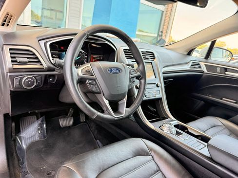 Used 2018 Ford Fusion SE w/ Equipment Group 602A FWD image 13