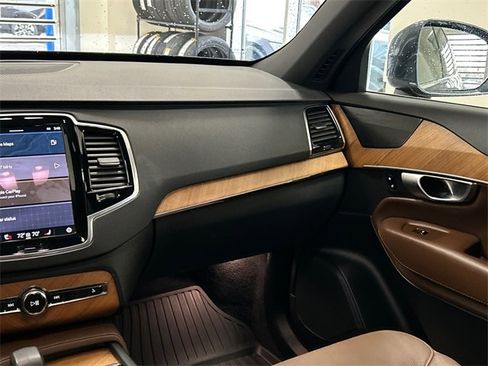 Used 2023 Volvo XC90 B5 Plus image 25