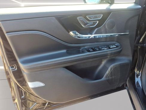 Used 2023 Lincoln Corsair Reserve w/ Equipment Group 201A image 8