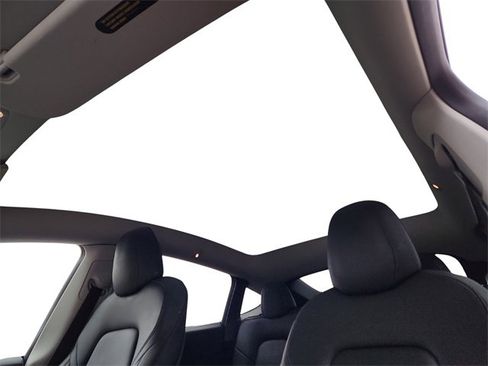 Used 2022 Tesla Model Y Performance image 29