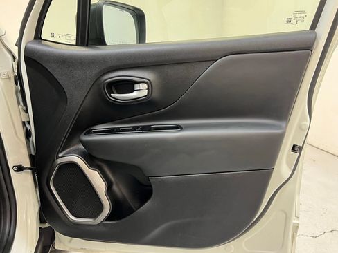 Used 2023 Jeep Renegade Latitude AWD/4WD image 30