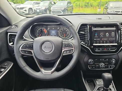 Used 2019 Jeep Cherokee Limited w/ Luxury Group FWD image 13