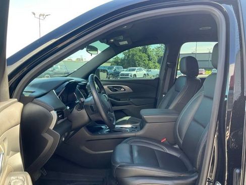 Used 2023 Chevrolet Traverse LT w/ Midnight/Sport Edition AWD/4WD image 2
