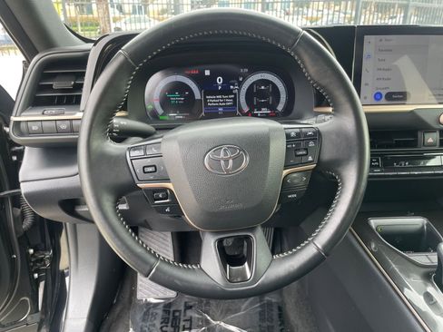 Used 2025 Toyota Crown XLE image 29