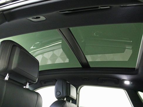 Certified 2026 Porsche Macan AWD/4WD image 18