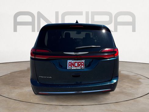 Used 2024 Chrysler Pacifica Touring-L FWD image 9