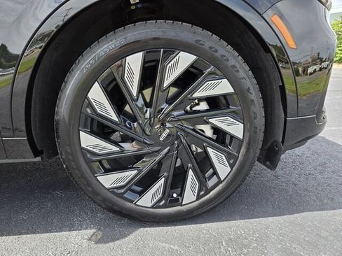 Used 2025 Lincoln Nautilus Reserve AWD/4WD image 21