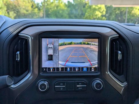 Used 2022 Chevrolet Silverado 2500 High Country w/ Technology Package AWD/4WD image 9