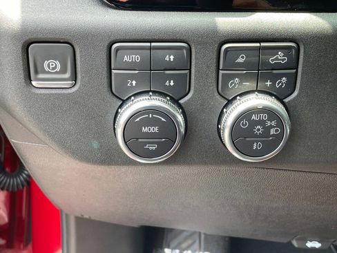 New 2025 GMC Sierra 2500 SLT w/ SLT Premium Package image 17