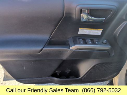 Used 2019 Toyota Tacoma TRD Off-Road image 13