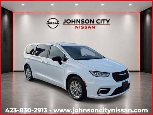 Used 2025 Chrysler Pacifica Select FWD image 1