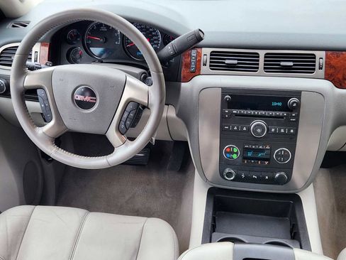 Used 2011 GMC Yukon SLT w/ SLT Chrome Package RWD image 26